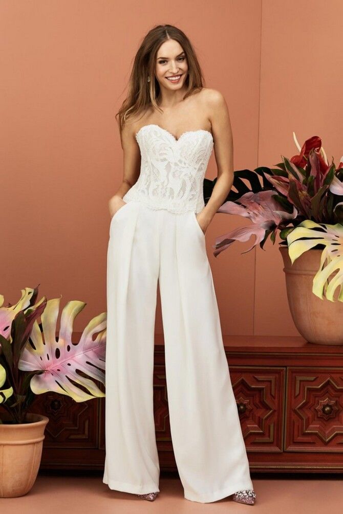 Свадебные костюмы для невест: стильные идеи для особенного дня 35