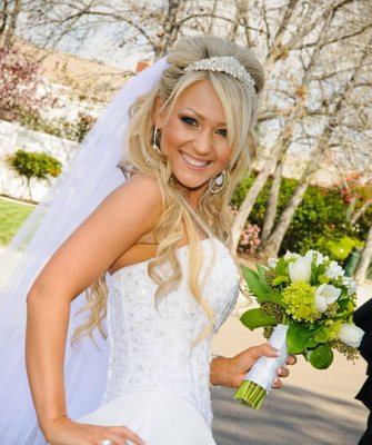 Свадебные прически для невесты с диадемой на длинные, средние, короткие волосы