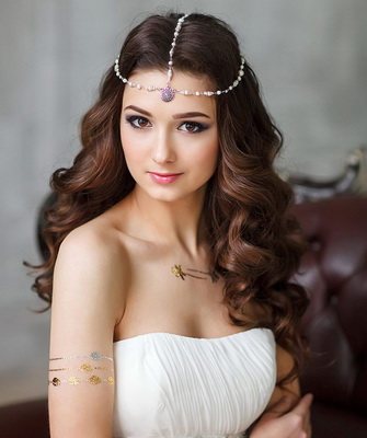 Свадебные прически для невесты с диадемой на длинные, средние, короткие волосы