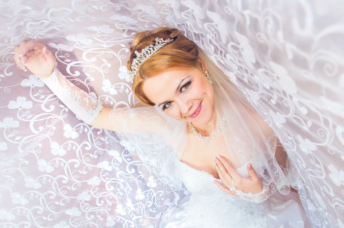 свадебные прически с диадемой и фатой 72