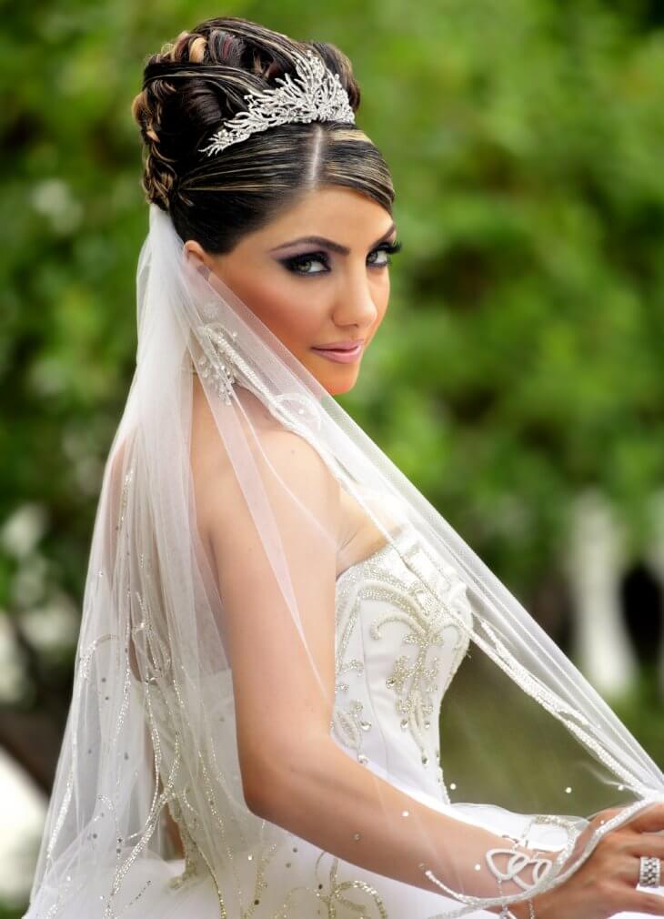 свадебные прически с фатой и диадемой