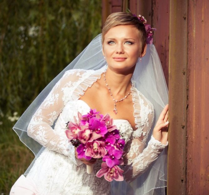 Свадебные прически с фатой на короткие волосы