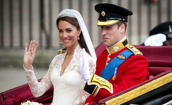 свадебные прически с короной 3