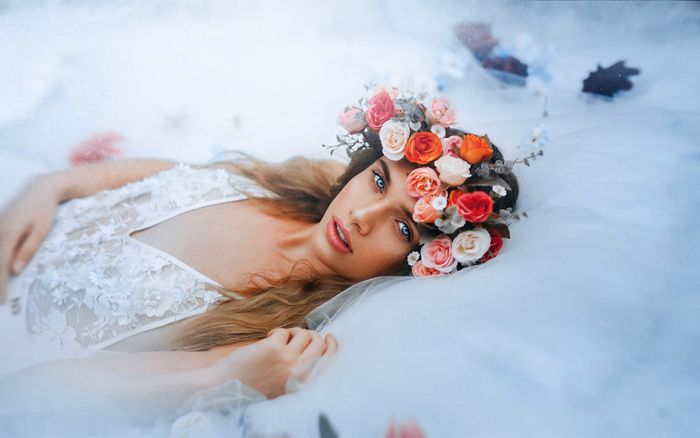 Свадебные венки на голову из искусственных цветов 1