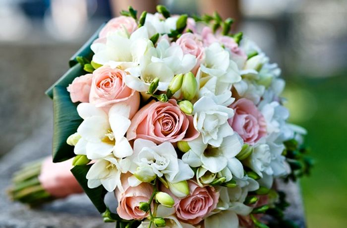 свадебный букет из фрезий 6