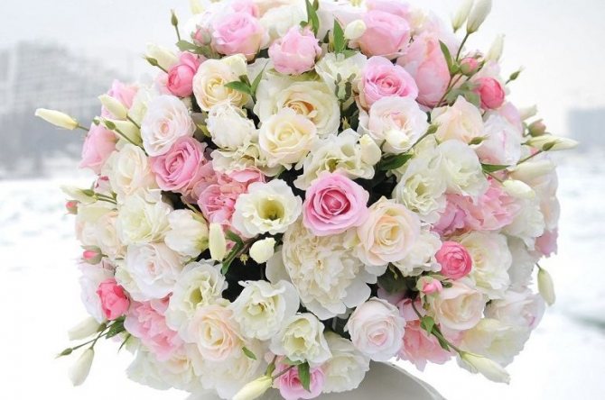 Свадебный букет из кустовых роз