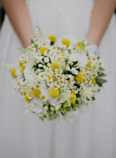 свадебный букет из ромашек