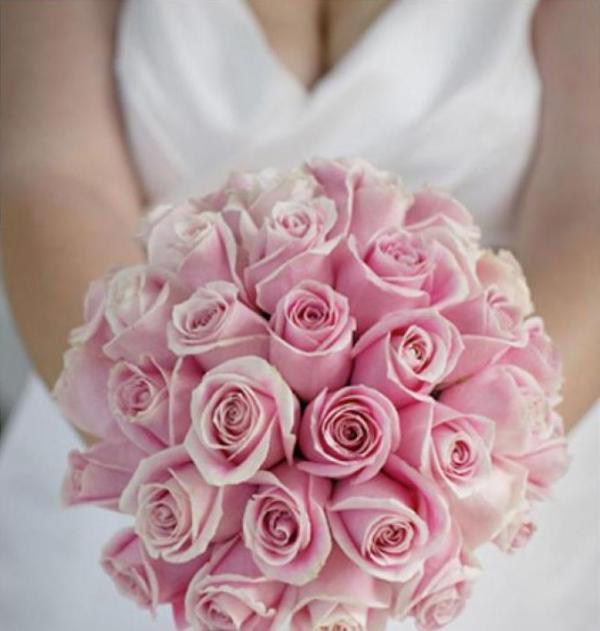 свадебный букет из розовых роз
