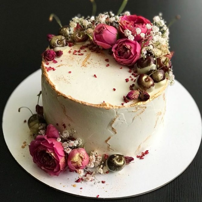 свадебный торт с цветами