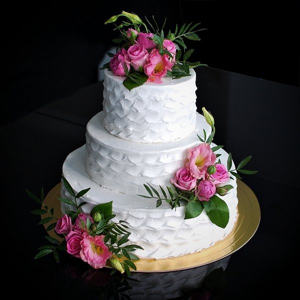 свадебный торт с цветами