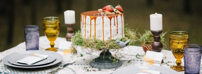 Свадебный торт с карамелью в стиле рустик