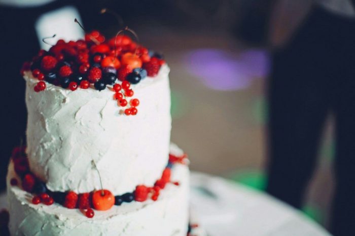 свадебный торт с ягодами 3