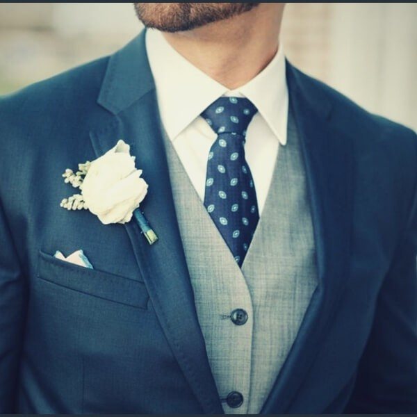 свидетель на свадьбе в костюме