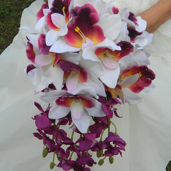 свисающий букет на свадьбу