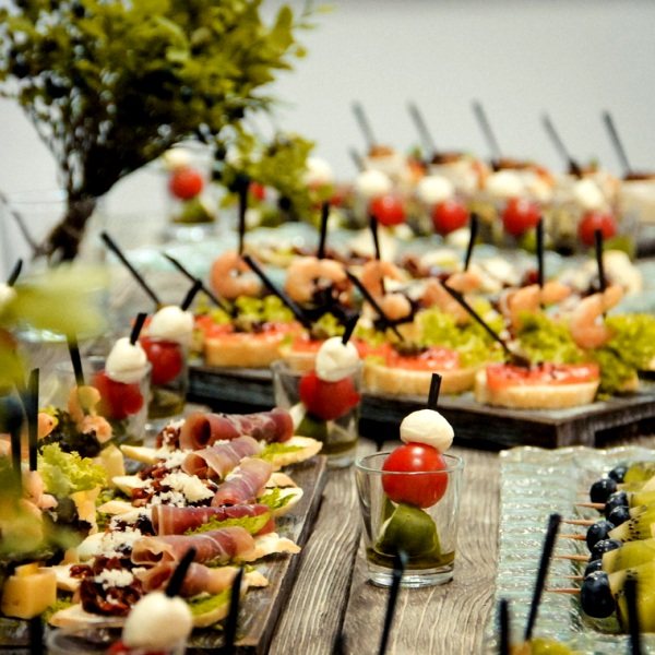 сыграть обычную простую свадьбу