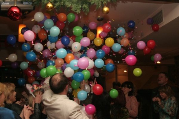 сюрпризы на свадьбе в воздушных шарах
