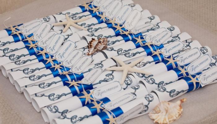 Такие милые свертки с морскими звездами можно положить в бутылки