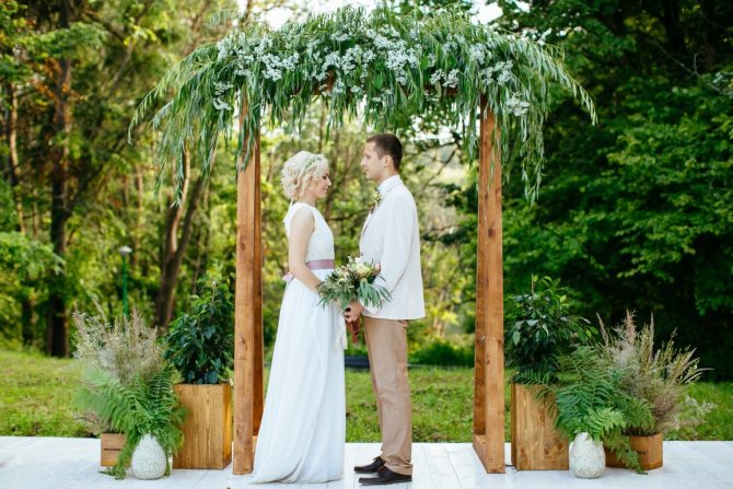 Такое бракосочетание выглядит сдержанно, стильно и элегантно.