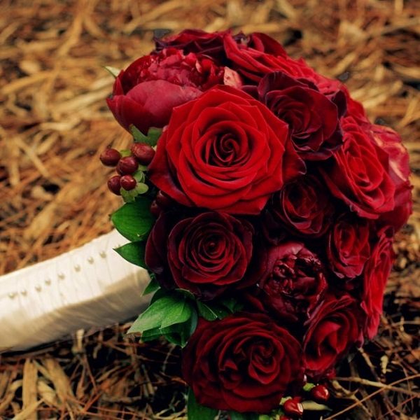 темно-бордовый букет на свадьбу