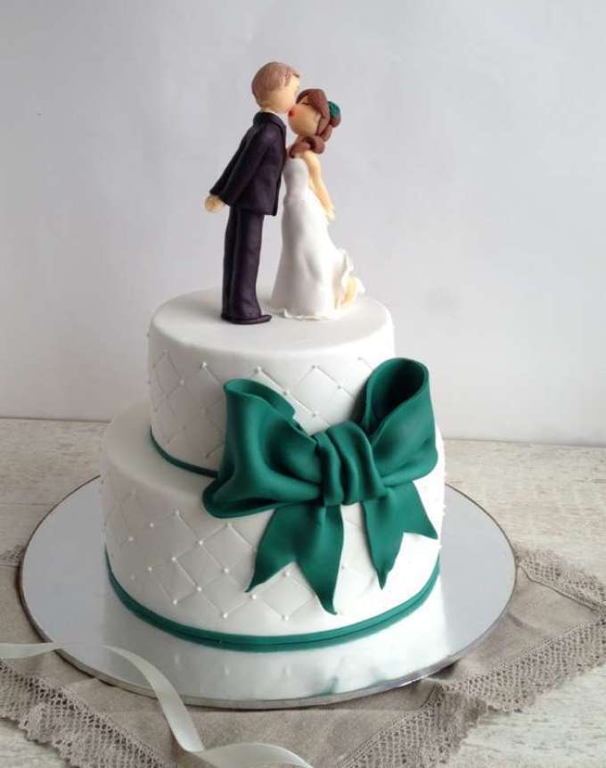 Торт с бантом