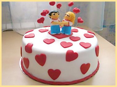 Торт с сердечками и парочкой