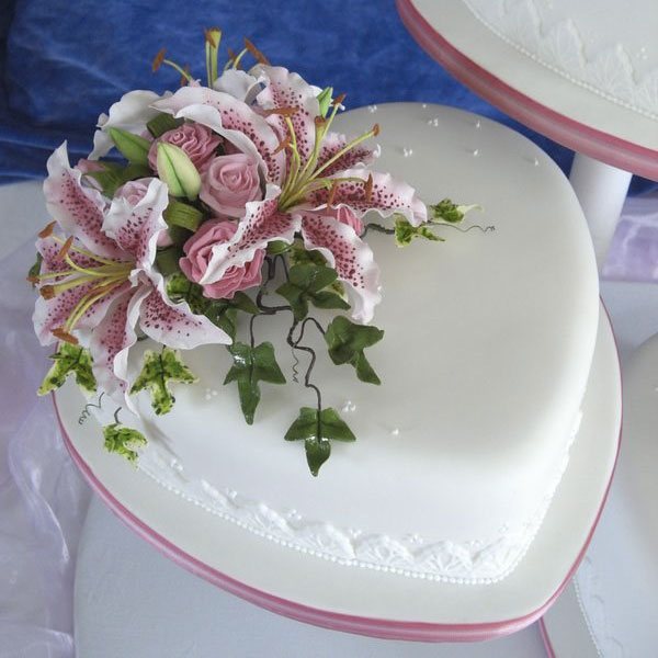 торт-сердце для жениха и невесты