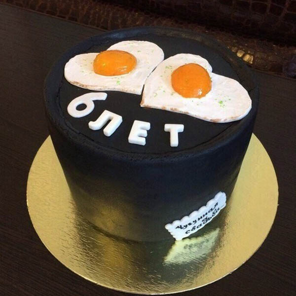 Торт в виде чугуна на 6 лет свадьбы