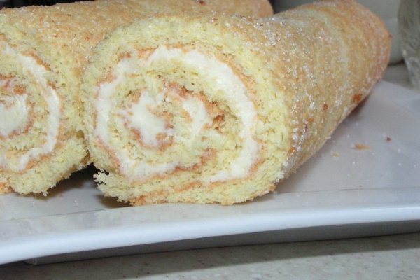 Торты с цветами и ягодами из мастики и без. Фото