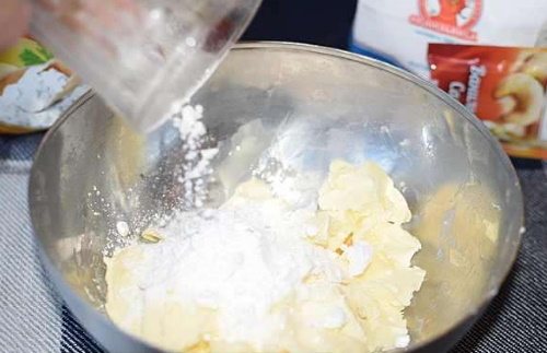 Торты с цветами и ягодами из мастики и без. Фото