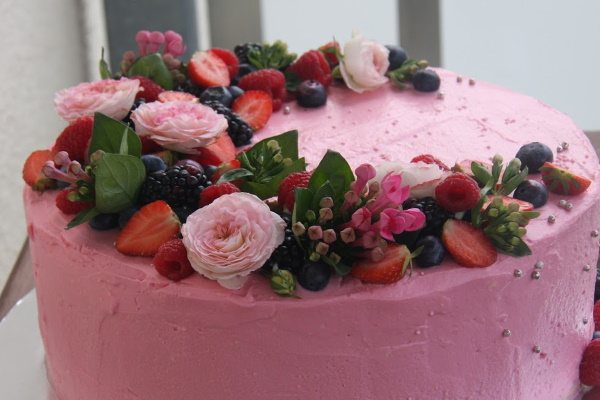 Торты с цветами и ягодами из мастики и без. Фото