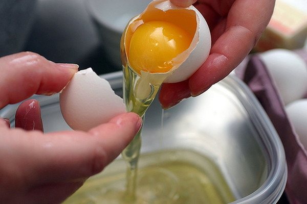 Торты с цветами и ягодами из мастики и без. Фото