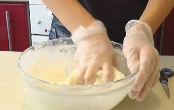 Торты с цветами и ягодами из мастики и без. Фото