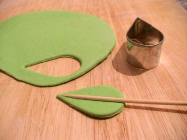 Торты с цветами и ягодами из мастики и без. Фото