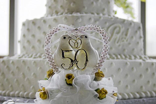 Традиции вручения подарков на золотой юбилей брака