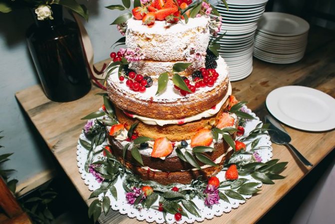 трехъярусный свадебный торт 3