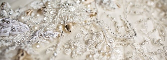 Тренд 2022 года – блестящее свадебное платье: лучшие модели и фото модных нарядов