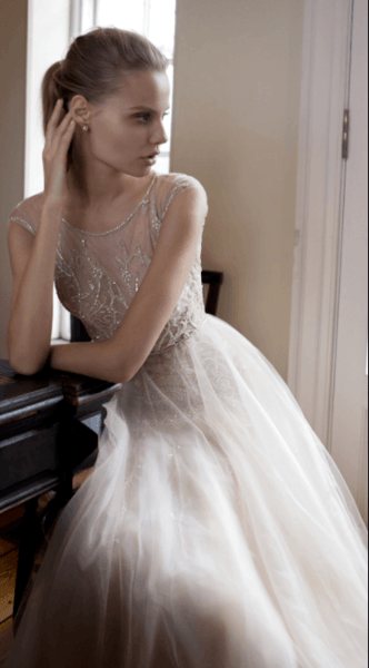 Тренд 2022 года – блестящее свадебное платье: лучшие модели и фото модных нарядов