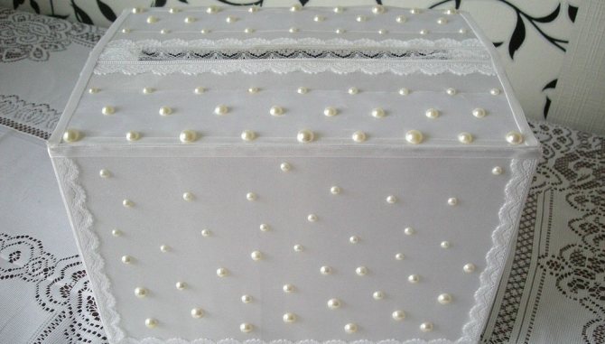 Украшаем свадебную коробку для денег своими руками