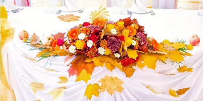 Украшайте банкетную зону листьями