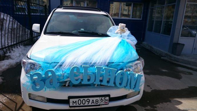 украшение автомобиля воздушными шарами