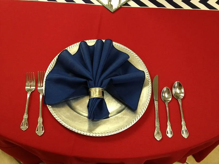 Украшение места для гостя за столом