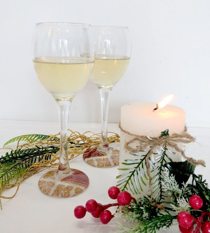 Украшение подставки бокала