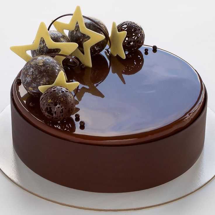 Украшение живыми цветами торта10