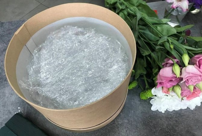 Упаковочный пакет в коробке