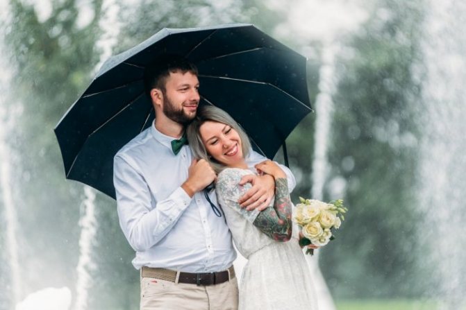 В дождливый день невеста может и распустить волосы