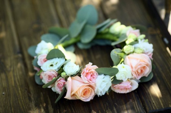 Венок из роз