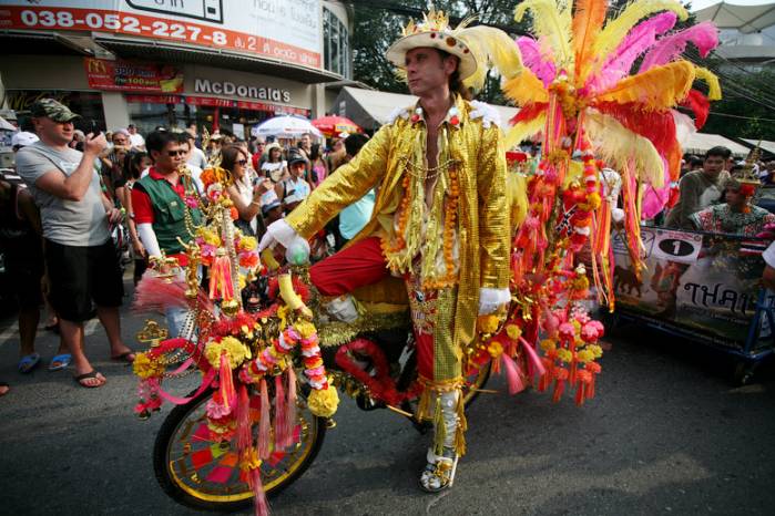 Веселые гонки на необычном транспорте