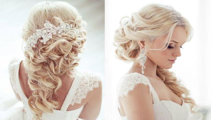 Волосы желательно украсить живыми цветами