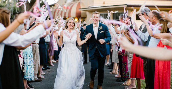 встреча молодых на улице