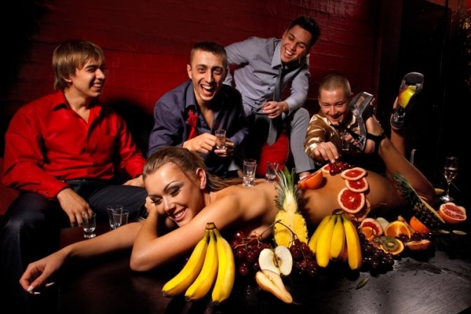 Вы можете провести мальчишник в стриптиз-клубе